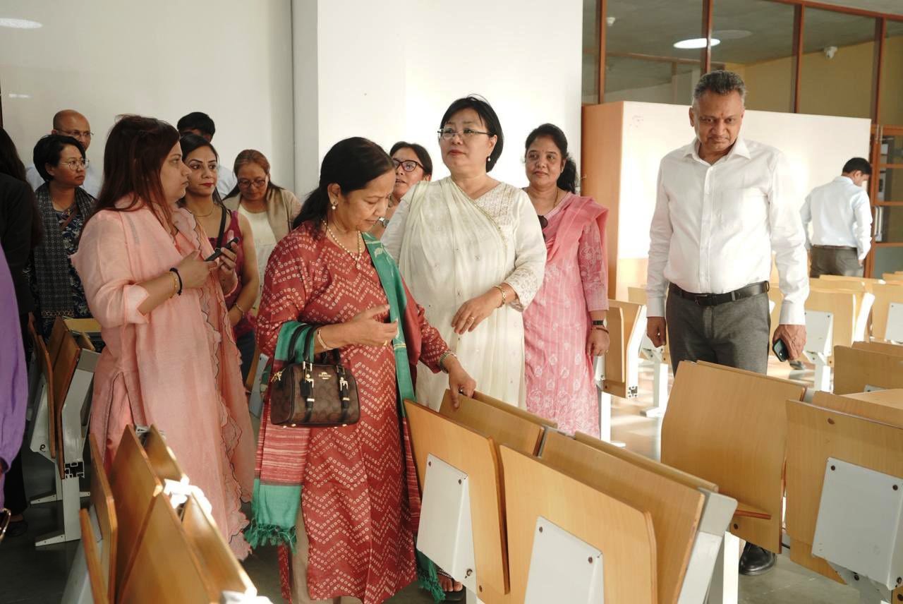 During the visit to the Education Hub, NCW Member Secretary Sh. Sudeep Jain along with IAS & IPS officers explored innovative classroom solutions and education system initiatives being implemented for DIU students.