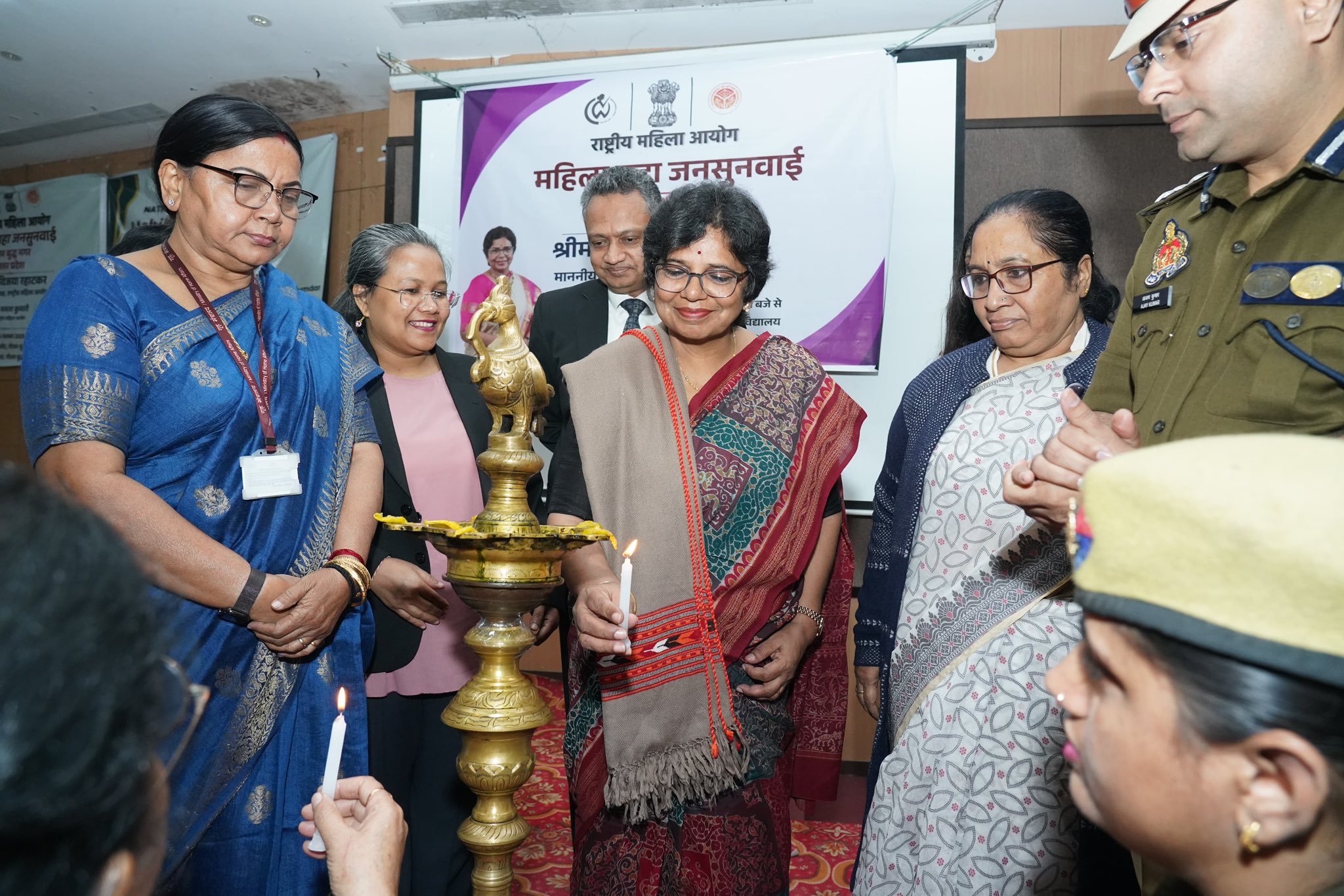 राष्ट्रीय महिला आयोग द्वारा “राष्ट्रीय महिला आयोग आपके द्वार” – महिला महा जनसुनवाई का आयोजन गौतम बुद्ध नगर, उत्तर प्रदेश में 13 से 14 नवम्बर 2025 को गौतम बुद्ध विश्वविद्यालय के स्कूल ऑफ मैनेजमेंट में किया गया है।